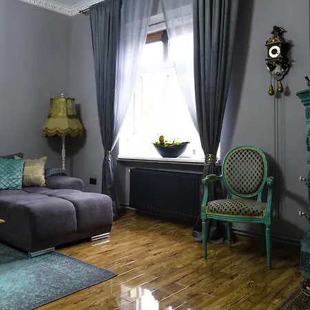 Grey Symphony Apartment *
